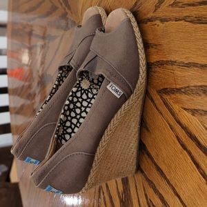 Tom's Gray Wedges Size 7